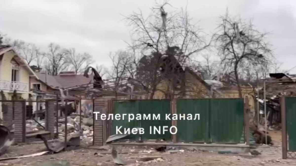 Russian army launched air strikes on Irpin near Kyiv - en