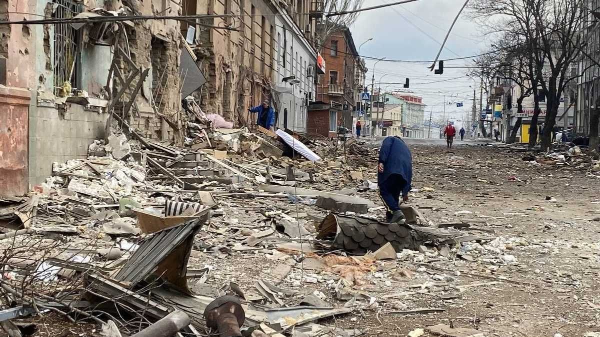 Russia has dropped nearly 100 bombs on Mariupol, killing more than 2,000 people - en