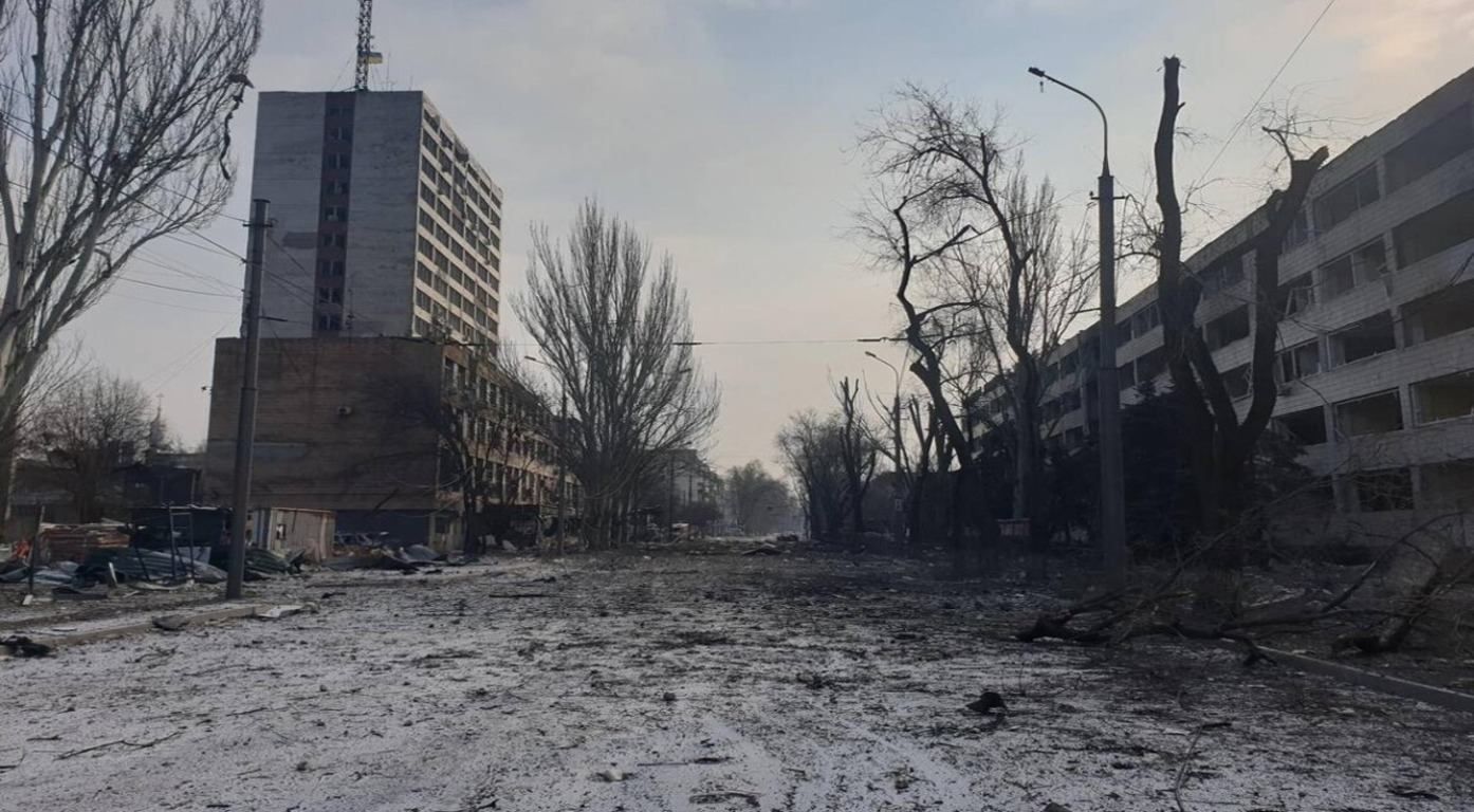 Mariupol: Russian forces bomb school sheltering 400 people - en Mariupol: Russian forces bomb school sheltering 400 people - en