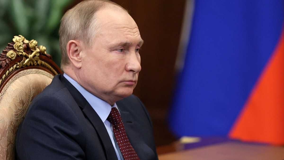 Poisoning, illness, accident: Russia's elite considers deposing Putin - en