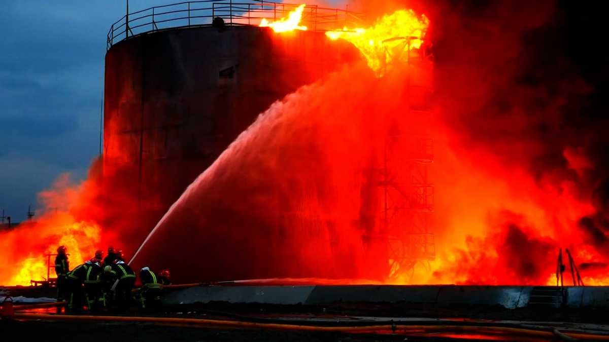 The fire in Lviv from Russians missiles was extinguished only in the morning - en