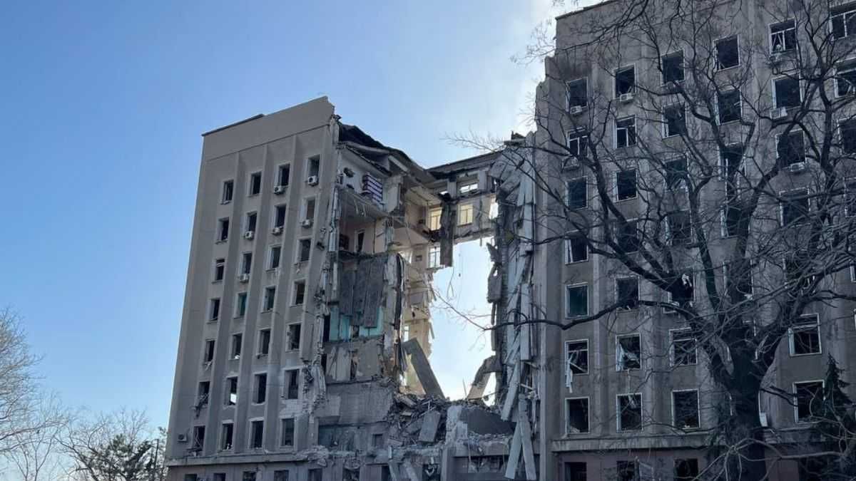 In Mykolaiv invaders hit the building of local administration - en In Mykolaiv invaders hit the building of local administration - en