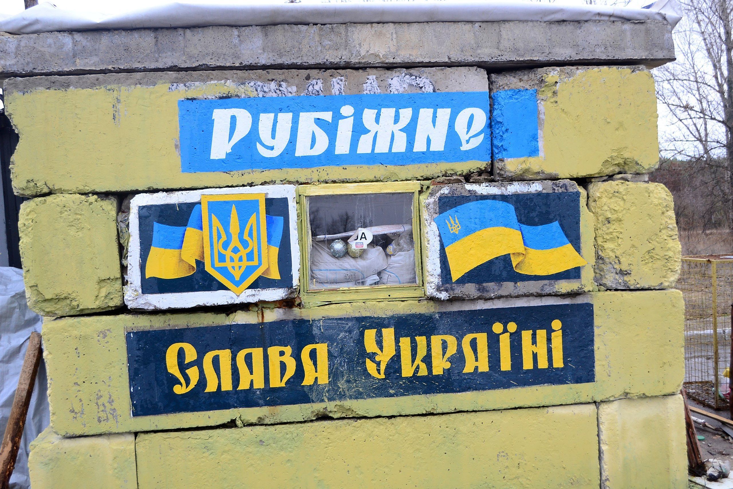 Towns in Luhansk region hit by heavy shelling - en