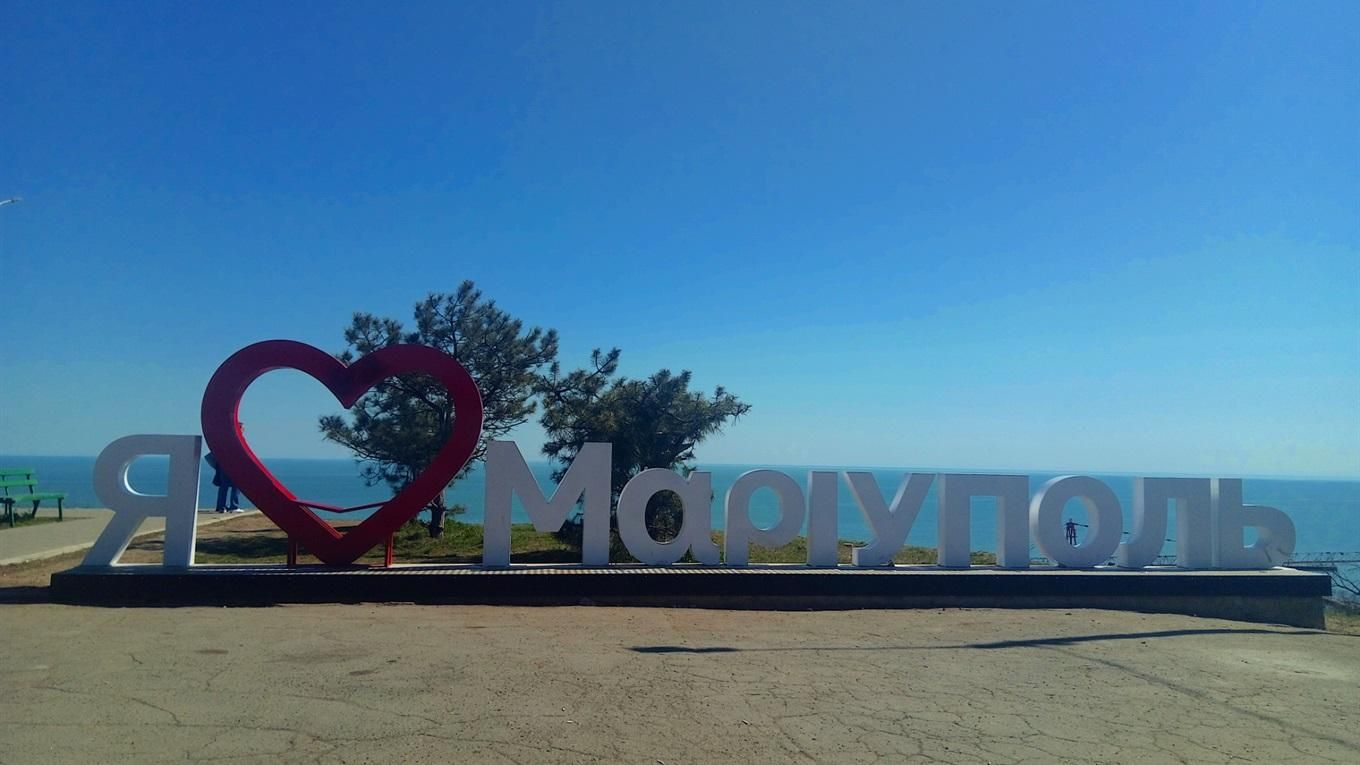 Civilian ship attacked in Mariupol port by Russian military - en Civilian ship attacked in Mariupol port by Russian military - en