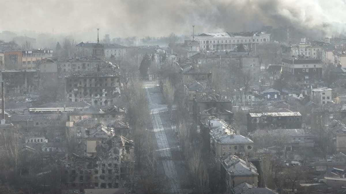 The invaders destroyed a part of the hospital in Mariupol: almost 50 people were burned alive - en