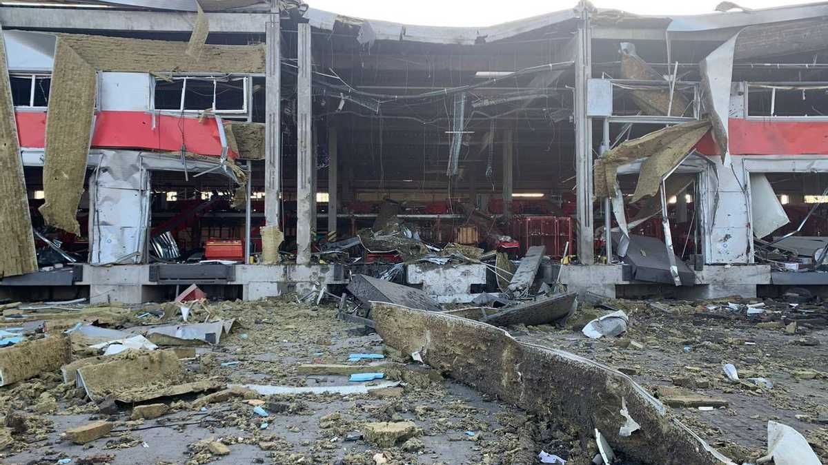 Russian invaders launched rockets on a post office in Mykolayiv - en Russian invaders launched rockets on a post office in Mykolayiv - en