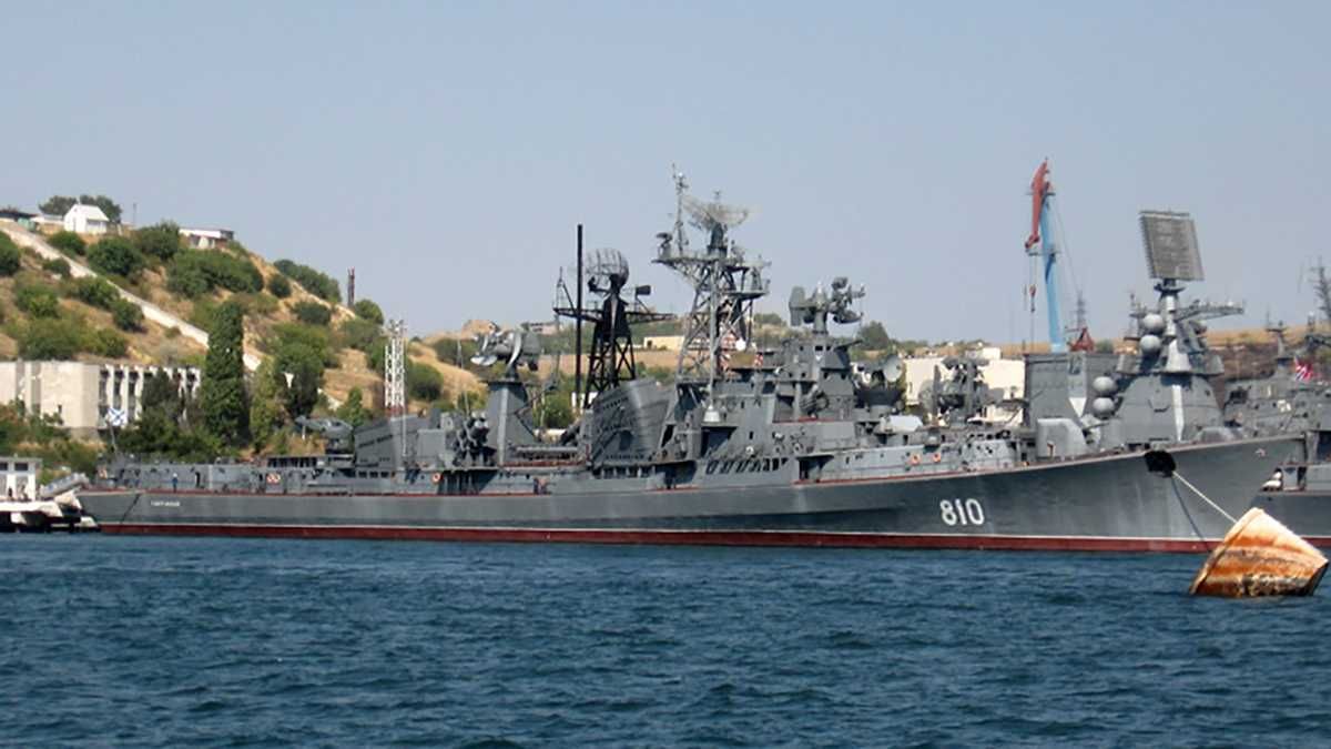 The Russian fleet is maneuvering in the Black Sea with cruise missiles - en