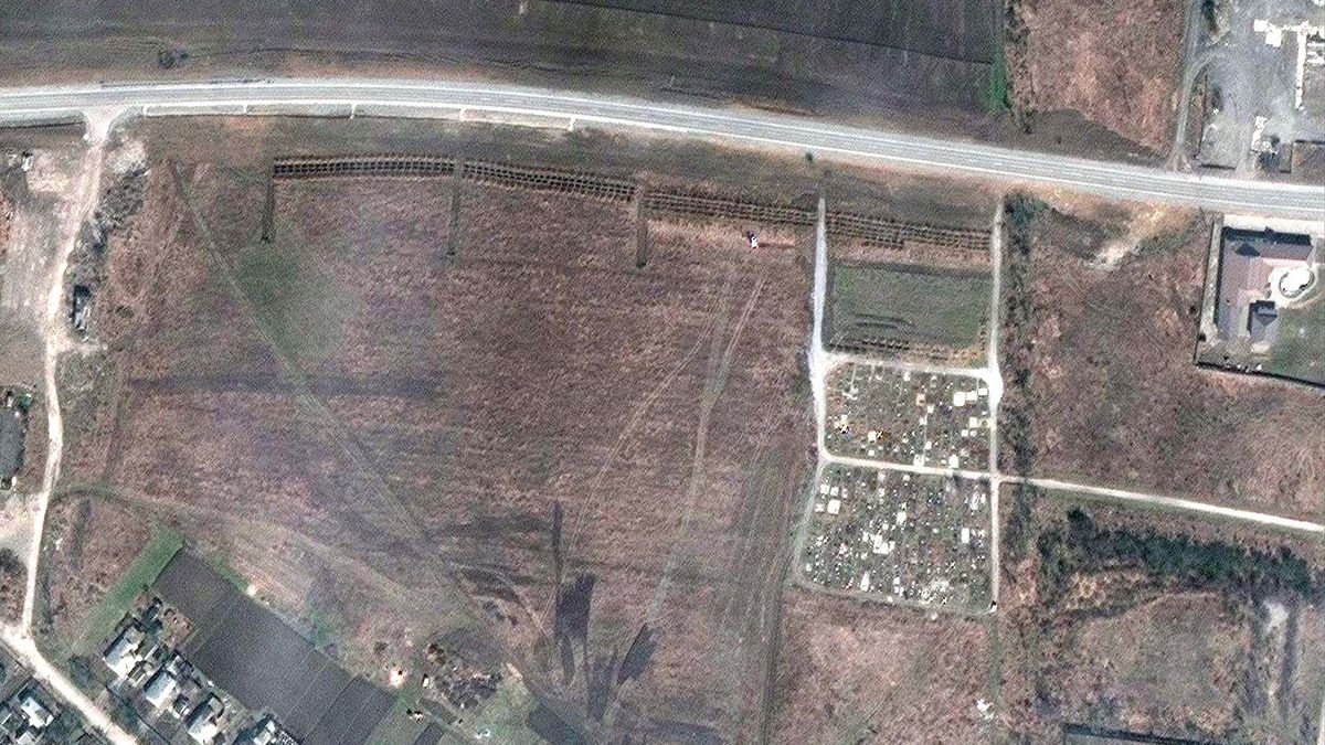 Satellite images point to evidence of mass graves outside of Mariupol - en