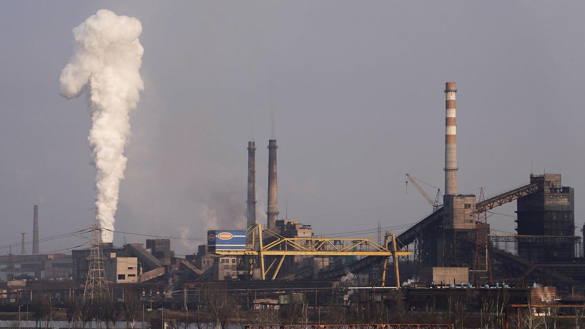Some civilians have been evacuated from the Azovstal steel works in Mariupol - en
