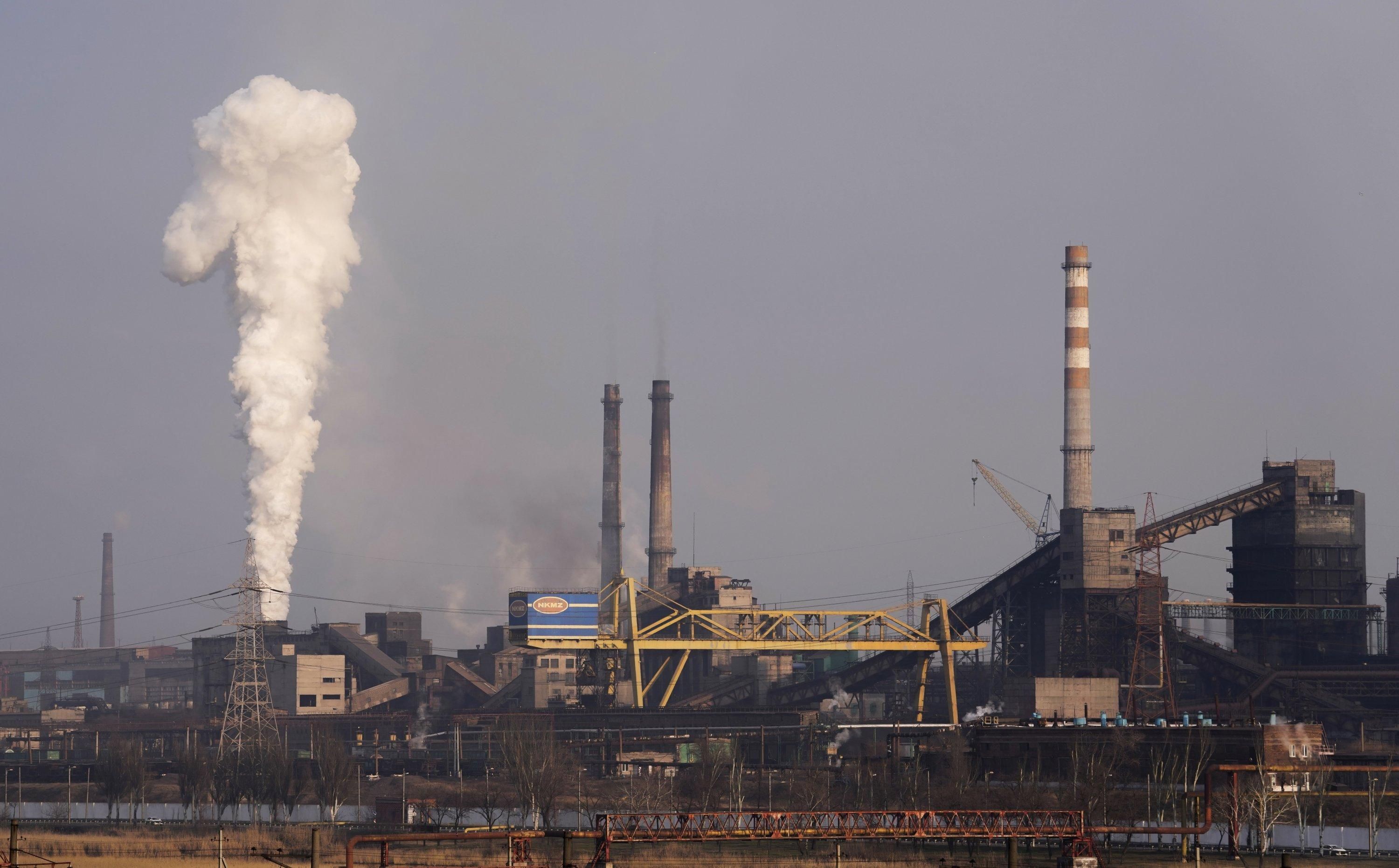Intense attacks continued on the besieged Azovstal steel plant - en