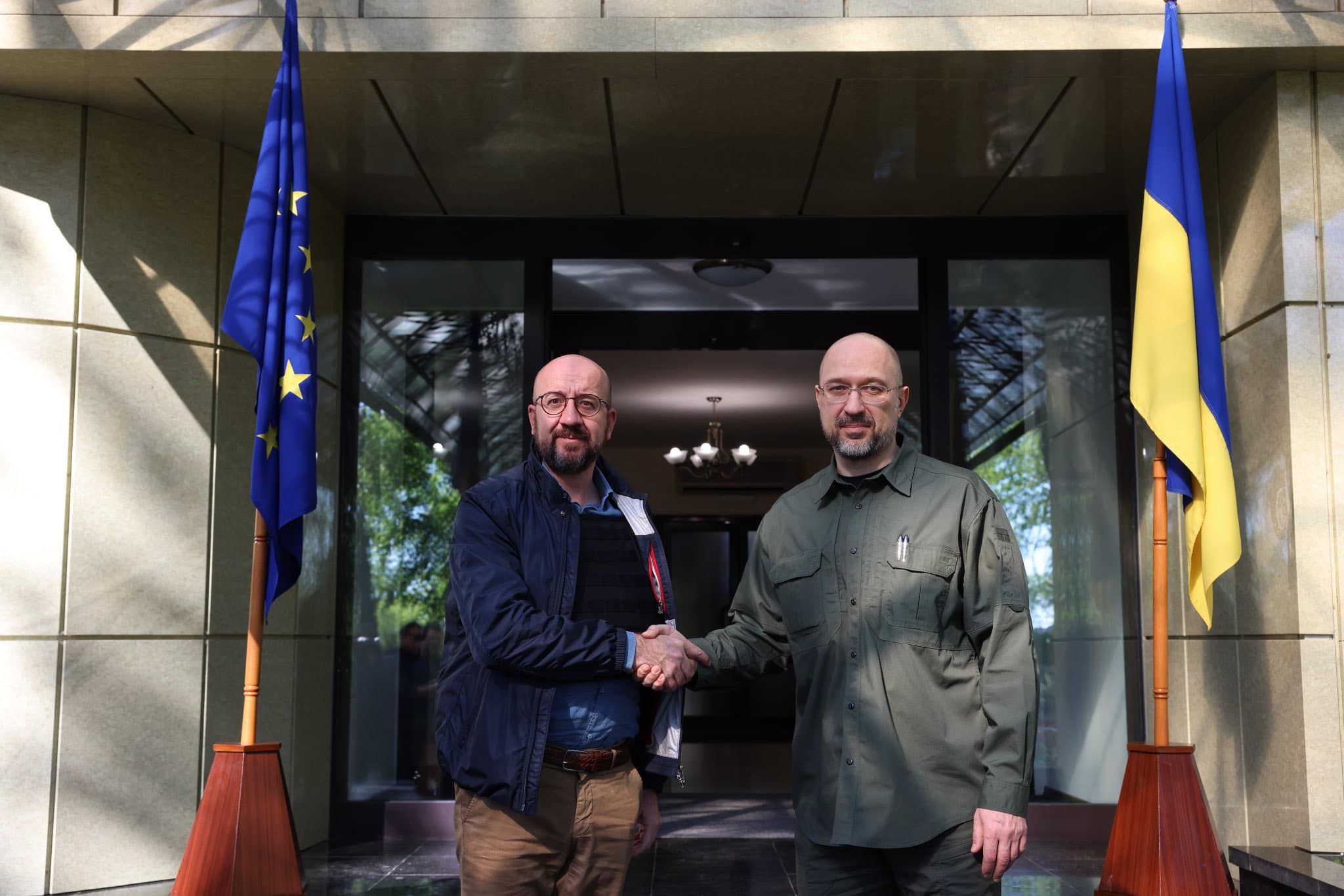 European Council president forced to take shelter from missile strike during Ukraine visit - en