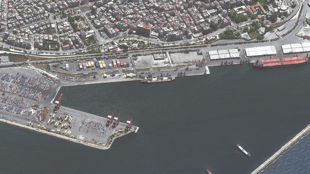 Russian ship caught on moving stolen Ukrainian grain from Crimea to Syria - en