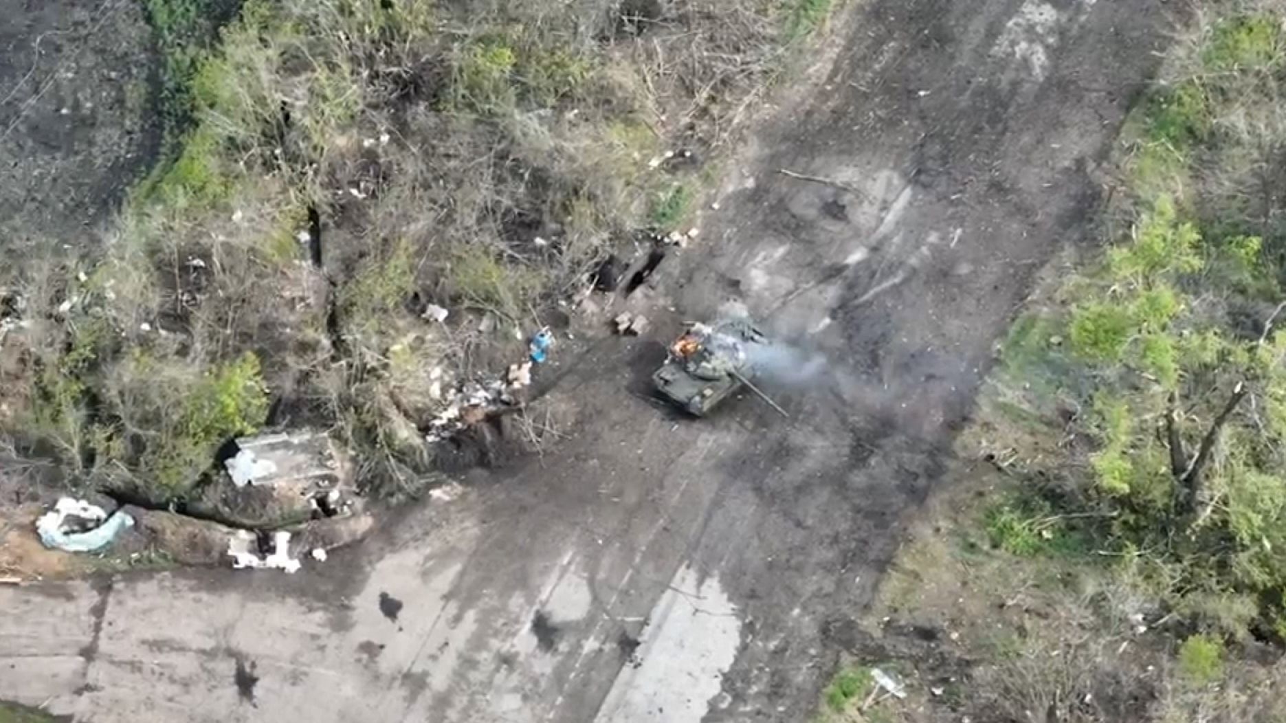 Ukrainian forces targeted a Russian tank in the northeastern Kharkiv region - en