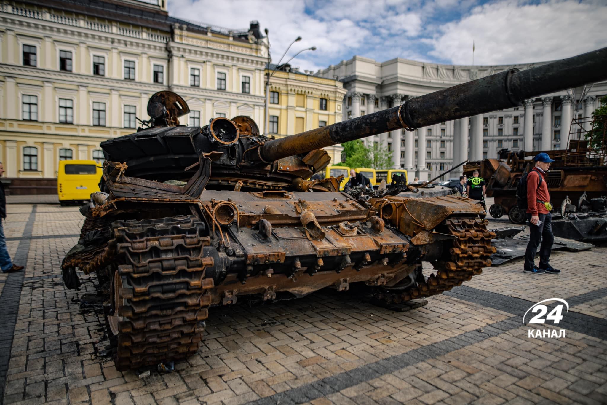 Russian forces have lost about 1,000 tanks in Ukraine so far - en Russian forces have lost about 1,000 tanks in Ukraine so far - en