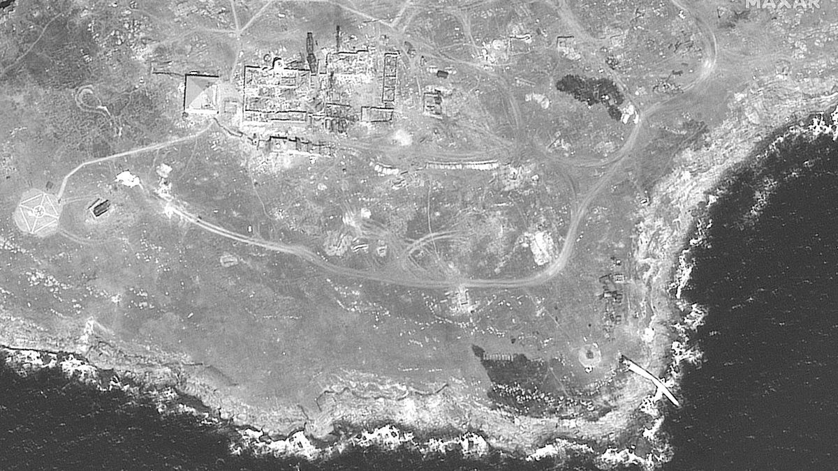 Snake Island victory over Russian forces  a new satellite image from Maxar - en