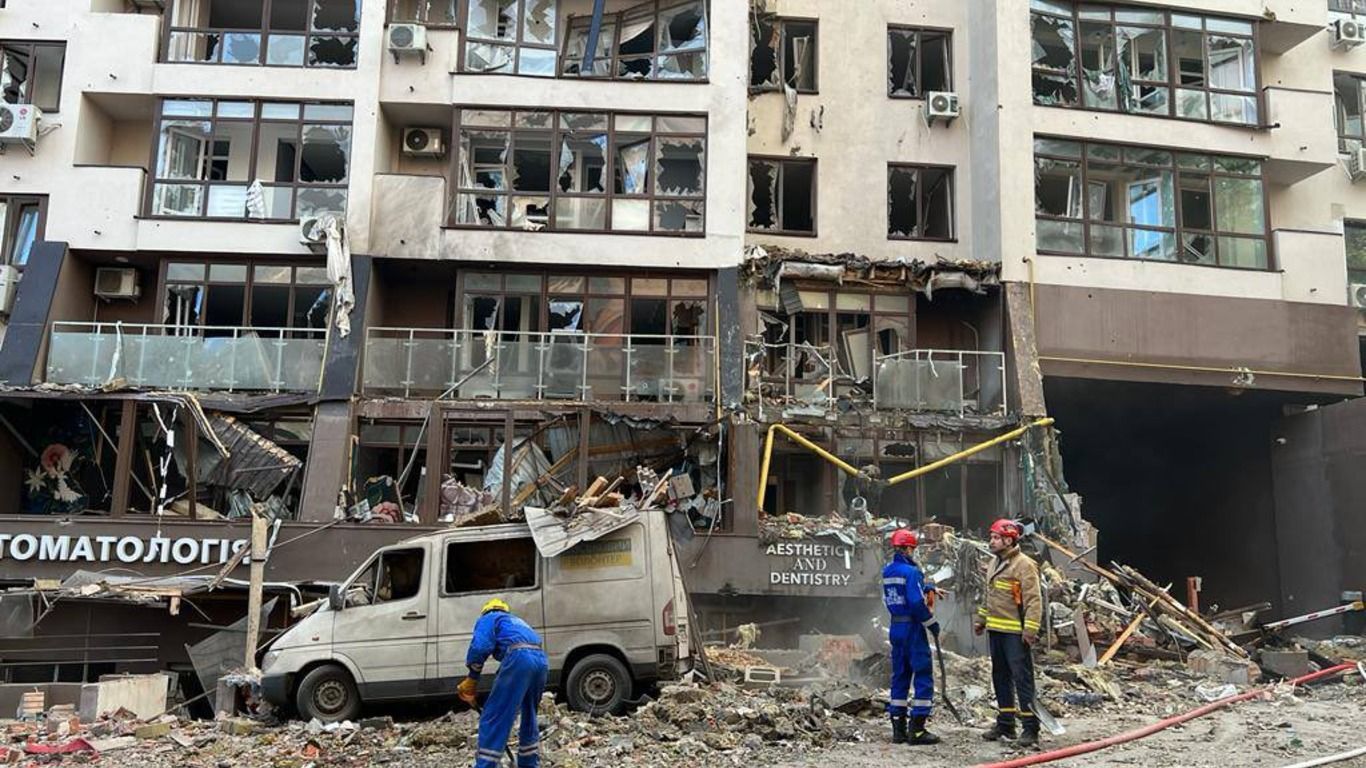 Russia attacked Kyiv again  rockets hit residential buildings - en